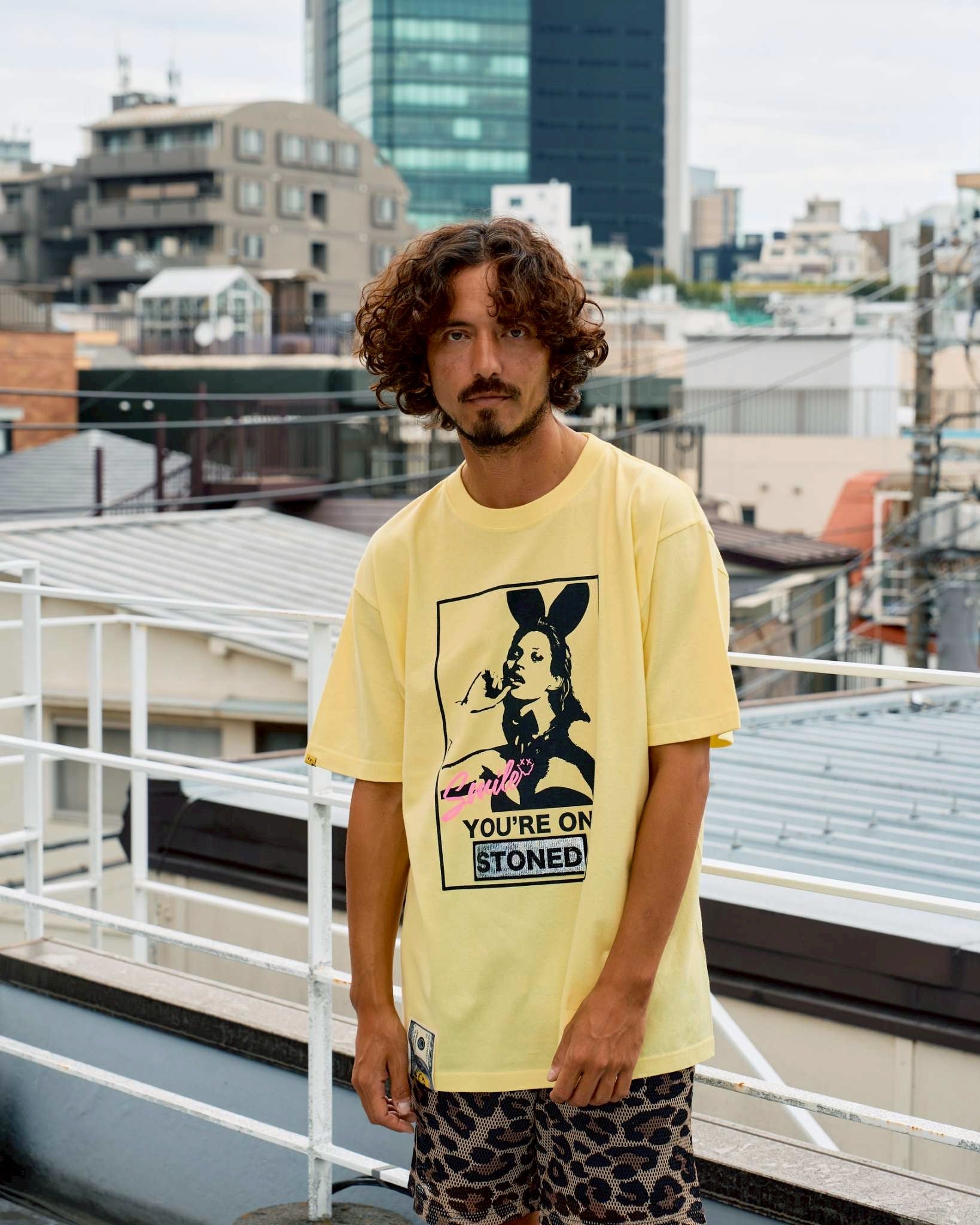 STUDMUFFIN 5.6ozコットン天竺YOURE ON STONED シークインSSシャツ