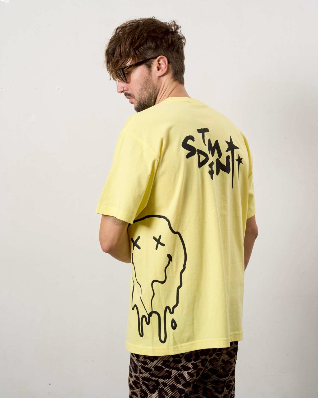 STUDMUFFIN コットン天竺クレジットシークイン＆ドリップスマイルSSシャツ