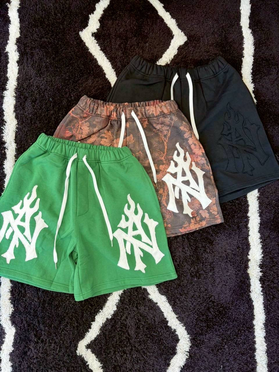 TAIN DOUBLE PUSH MONOGRAM SWEAT SHORTS/ FLOWERS